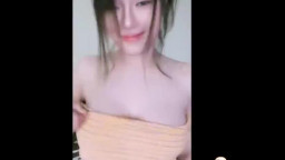 Mlive Thai Girl Show Her's Boobs 1